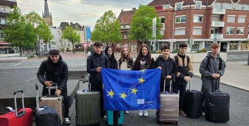 Heute Emsdetten - morgen Bursa - das Foto zeigt teilnehmende Schülerinnen und Schüler