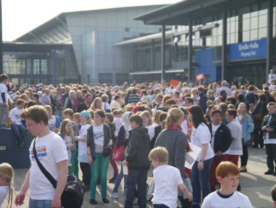 Klasse! Wir singen - Vor der Halle