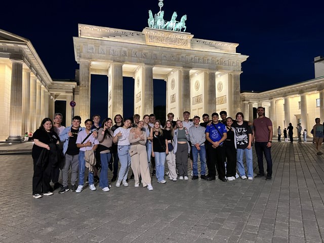 Schülerinnen und Schüler der GSS Emsdetten am Brandenburger Tor